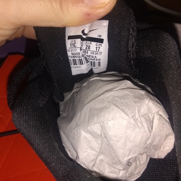 Brand new kids nike sneakers - Picture 3 of 5